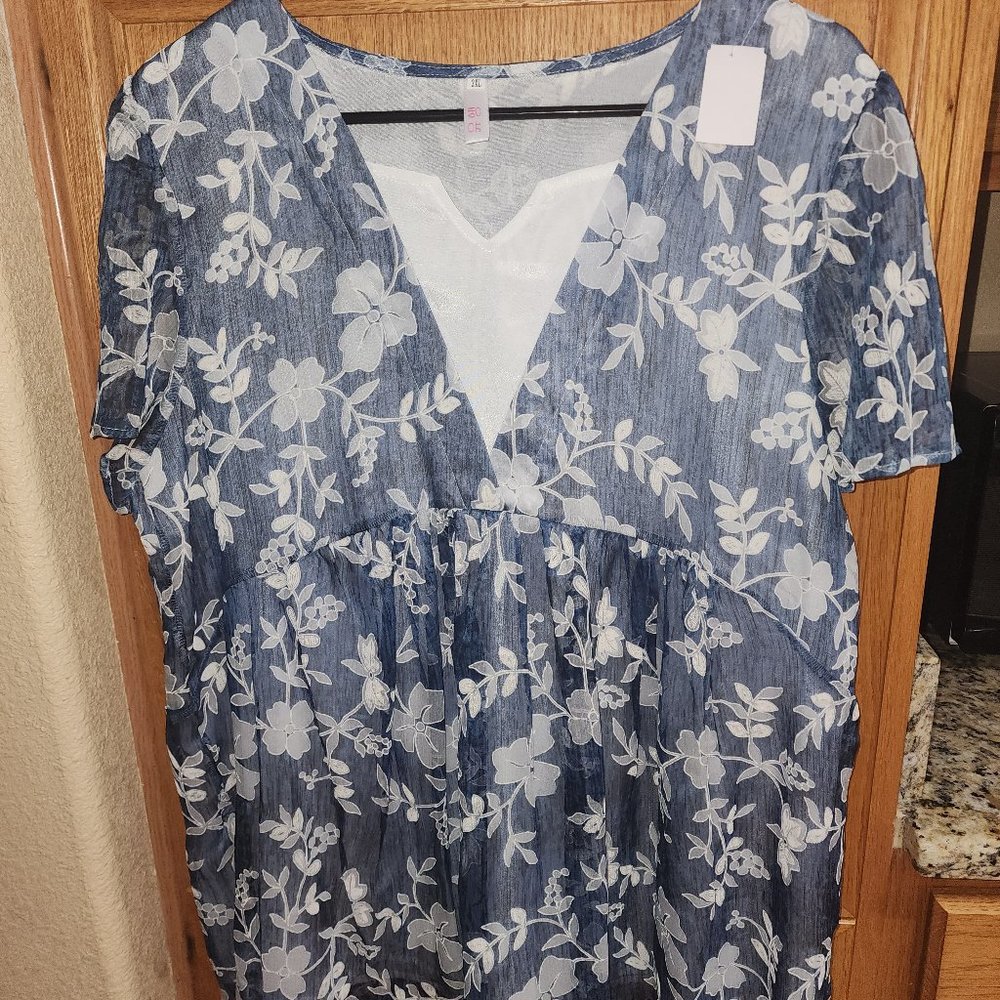 Blue Blouse with White Flower Print. 3X.  NWT